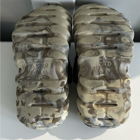 Crocs - Picture 2 of 3